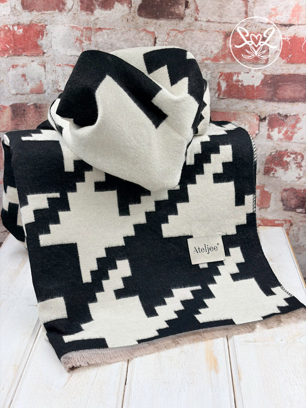 Ateljee Houndstooth Wrap - Creme/Black