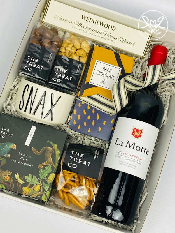 Red Wine & Snax Gift Box
