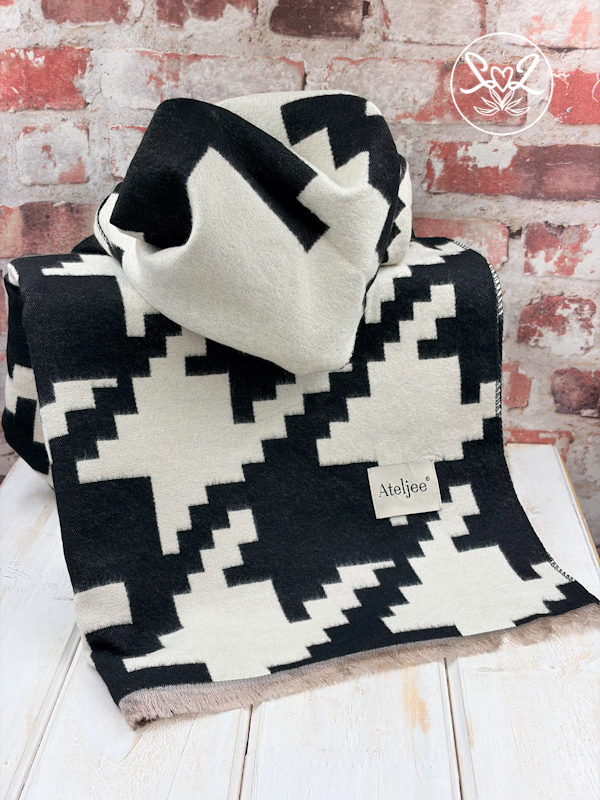 Ateljee Houndstooth Wrap - Creme/Black 1 Ateljee Houndstooth Wrap - Creme/Black